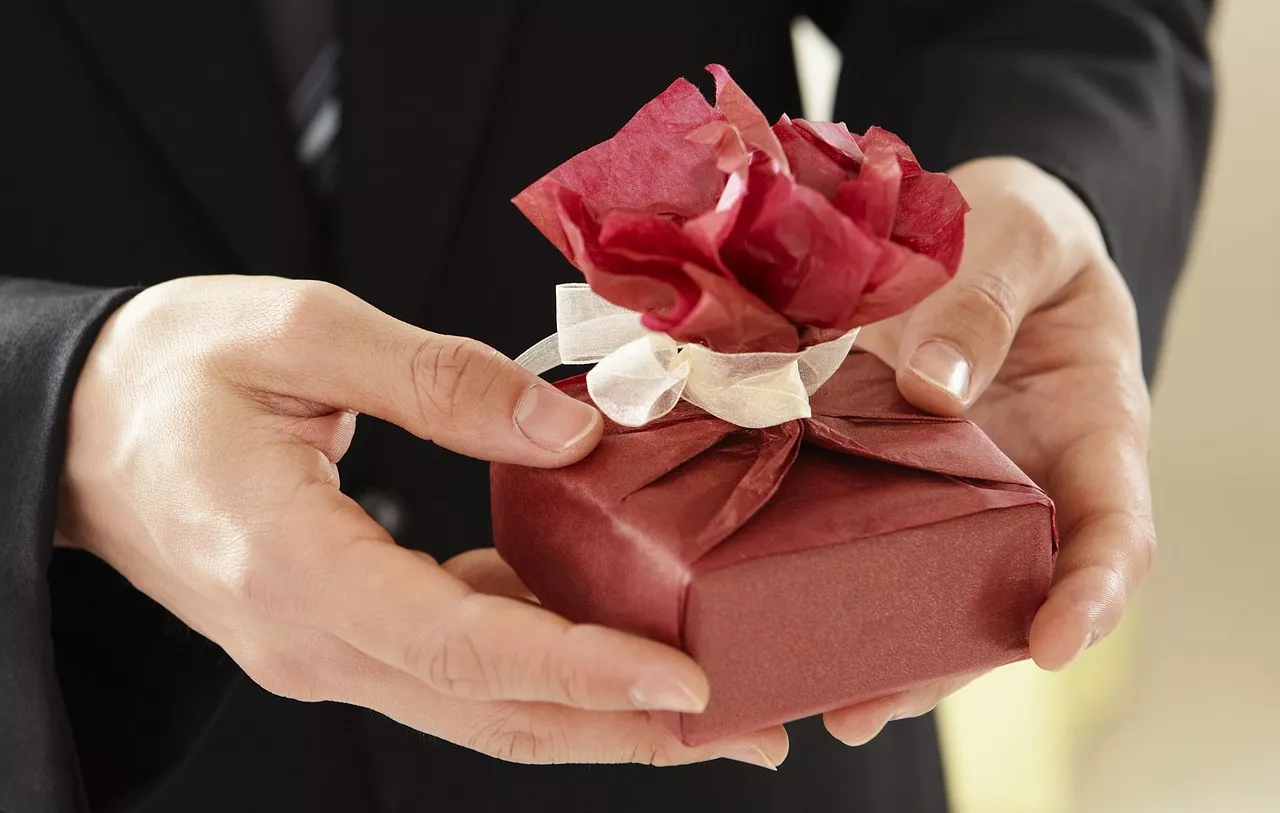 付き合いたての彼女に贈るクリスマスプレゼントおすすめ26選 高校生から社会人まで ランク王